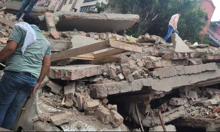राजधानी दिल्ली में बड़ा हादसा, रोहिणी इलाके में अचानक ढही 5 मंजिला इमारत, मलबे में दबे कई मजदूर