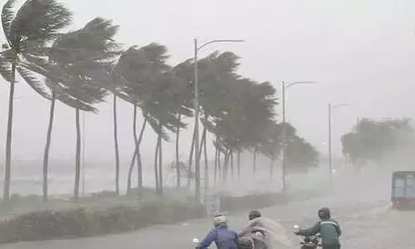 दिल्ली में धंसी रोड, सूरत में बाढ़, जबलपुर में गिरी इमारत, खंडाला में लैंडस्लाइड, आवाजाही में बढ़ी परेशानी, मौसम विभाग का रेड अलर्ट जारी दिल्ली में धंसी रोड, सूरत में बाढ़, जबलपुर में गिरी इमारत, खंडाला में लैंडस्लाइड, आवाजाही में बढ़ी परेशानी, मौसम विभाग का रेड अलर्ट जारी