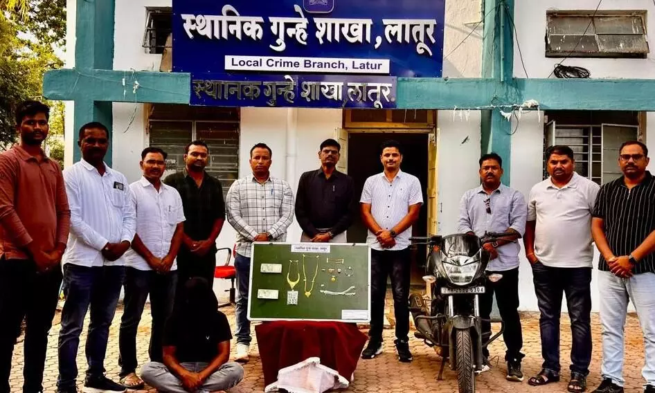 चार किलोमीटर तक पीछा किया, तब जाकर पुलिस के हत्थे चढ़ा घरफोड़ गिरोह का शातिर चोर, 13.59 लाख का माल बरामद चार किलोमीटर तक पीछा किया, तब जाकर पुलिस के हत्थे चढ़ा घरफोड़ गिरोह का शातिर चोर, 13.59 लाख का माल बरामद