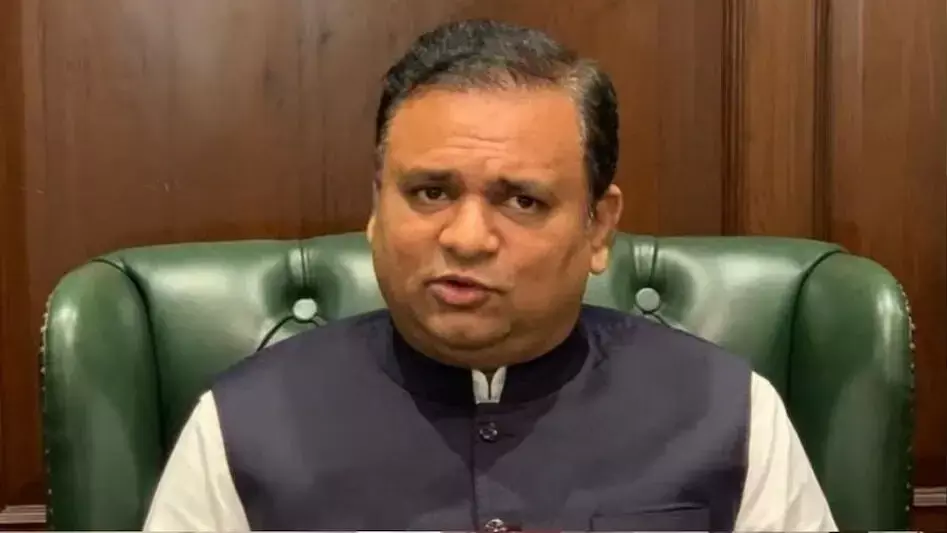 मंत्रियों और अधिकारियों की गैरहाजिरी पर भड़के स्पीकर राहुल नार्वेकर, मुख्य सचिव को आधे घंटे में तलब किया मंत्रियों और अधिकारियों की गैरहाजिरी पर भड़के स्पीकर राहुल नार्वेकर, मुख्य सचिव को आधे घंटे में तलब किया