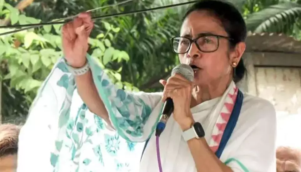 ममता की रैली में आपस में भिड़े TMC-BJP समर्थक, पुलिस के लाड़ीचार्ज करने पर पार्टी चीफ ने सरकार पर साधा निशाना ममता की रैली में आपस में भिड़े TMC-BJP समर्थक, पुलिस के लाड़ीचार्ज करने पर पार्टी चीफ ने सरकार पर साधा निशाना