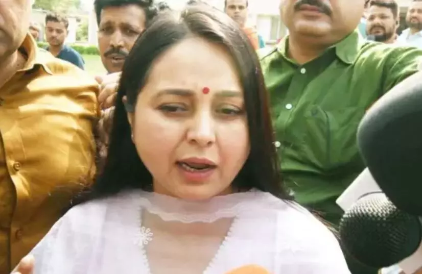 एक बार फिर बढ़ा लालू के परिवार का झगड़ा, रोहिणी आचार्य ने तेजस्वी यादव के करीबी संजय यादव पर बोला तीखा हमला एक बार फिर बढ़ा लालू के परिवार का झगड़ा, रोहिणी आचार्य ने तेजस्वी यादव के करीबी संजय यादव पर बोला तीखा हमला