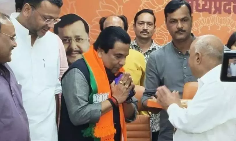 कांग्रेस नेता राकेश सिंह यादव ने थामा बीजेपी का दामन, जीतू पटवारी और उमंग सिंघार पर ब्रोकर की तरह पार्टी चलाने का लगाया आरोप कांग्रेस नेता राकेश सिंह यादव ने थामा बीजेपी का दामन, जीतू पटवारी और उमंग सिंघार पर ब्रोकर की तरह पार्टी चलाने का लगाया आरोप