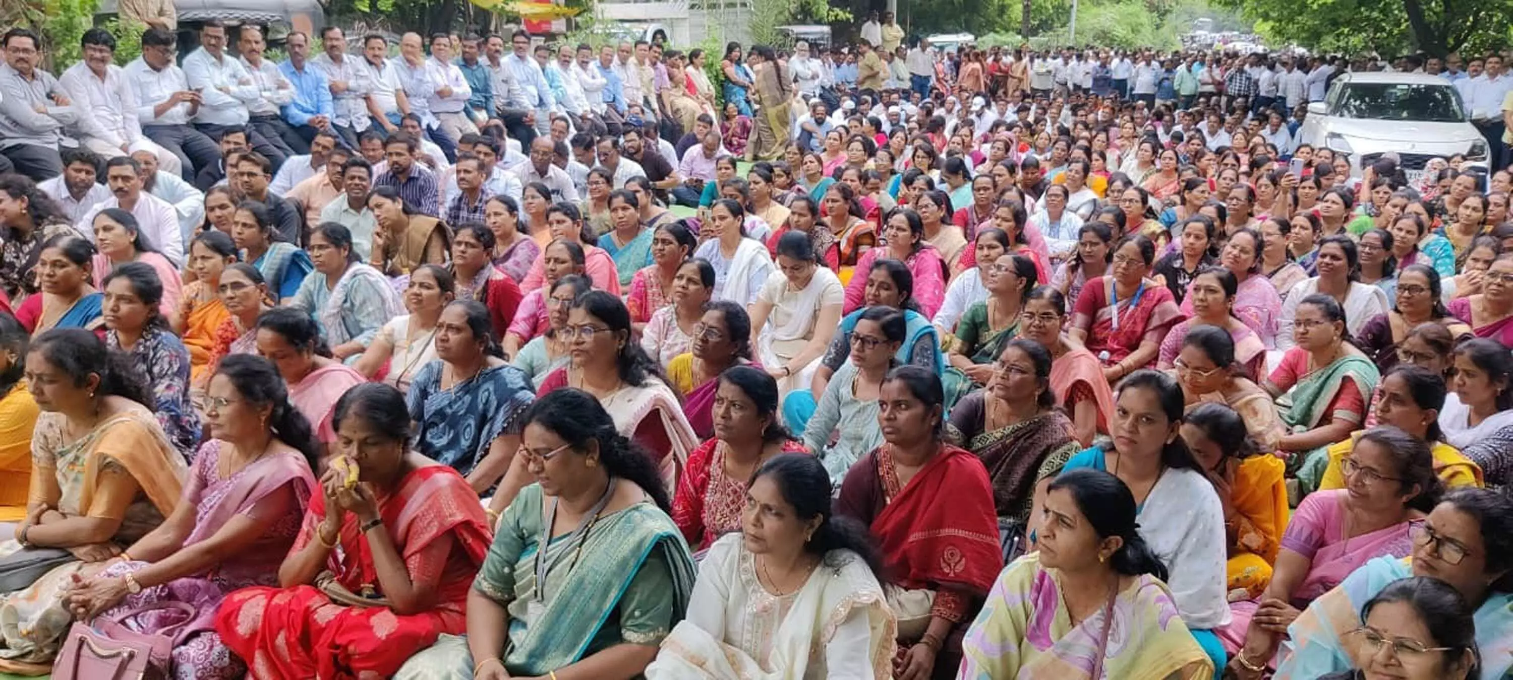 अशैक्षणिक कार्य के विरोध में अमरावती जिले के शिक्षकों ने किया प्रदर्शन