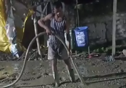 4 करोड़ रूपए की सीसी सड़क निर्माण में मशीन की जगह हाथ से काम, मनमानी ऐसी की सीएमओ का नोटिस भी बेअसर 4 करोड़ रूपए की सीसी सड़क निर्माण में मशीन की जगह हाथ से काम, मनमानी ऐसी की सीएमओ का नोटिस भी बेअसर