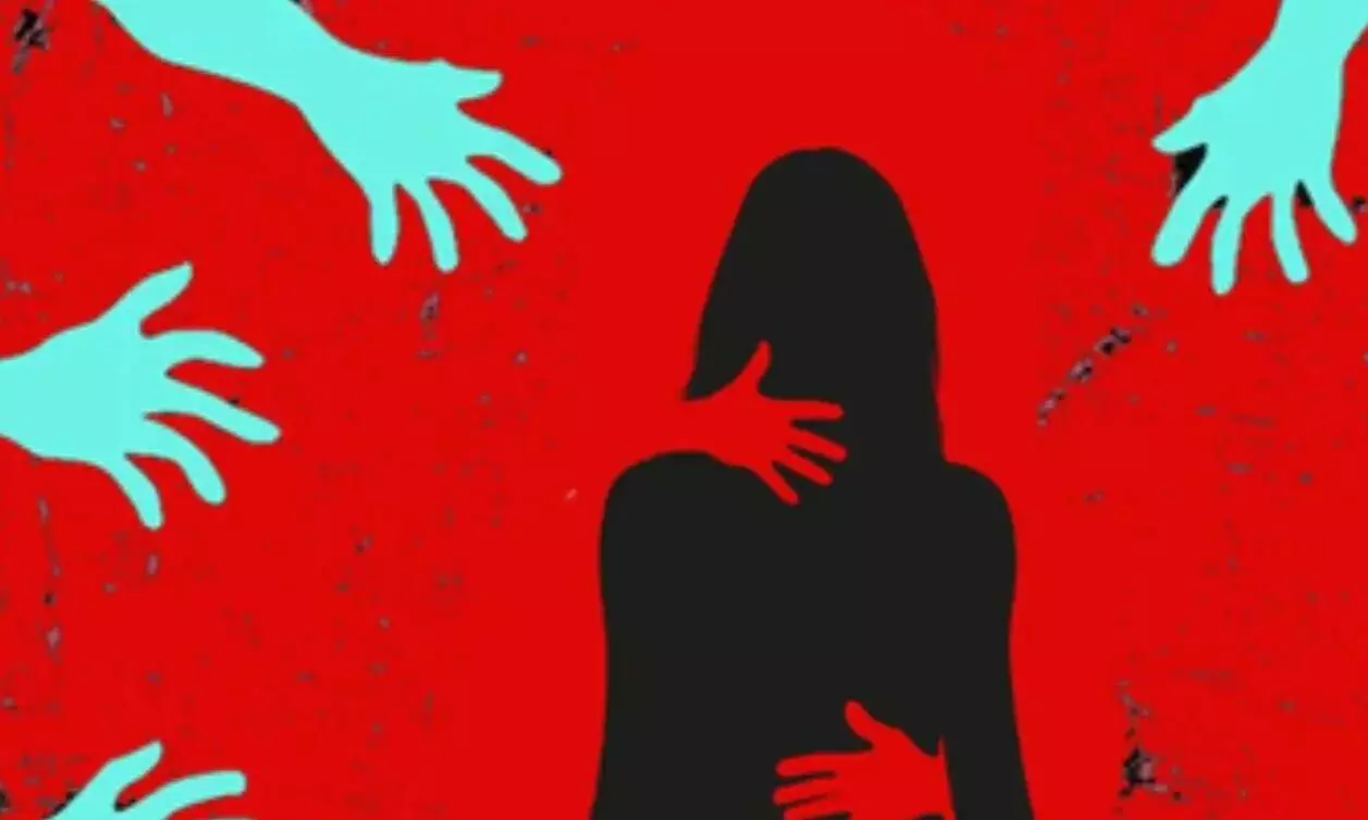 3 साल की बच्ची से दुष्कर्म के बाद पंचायत का शर्मनाक फैसला, 1 लाख का जुर्माना लगाया, आरोपी के पैसों से हुई चिकन-दारू पार्टी 3 साल की बच्ची से दुष्कर्म के बाद पंचायत का शर्मनाक फैसला, 1 लाख का जुर्माना लगाया, आरोपी के पैसों से हुई चिकन-दारू पार्टी