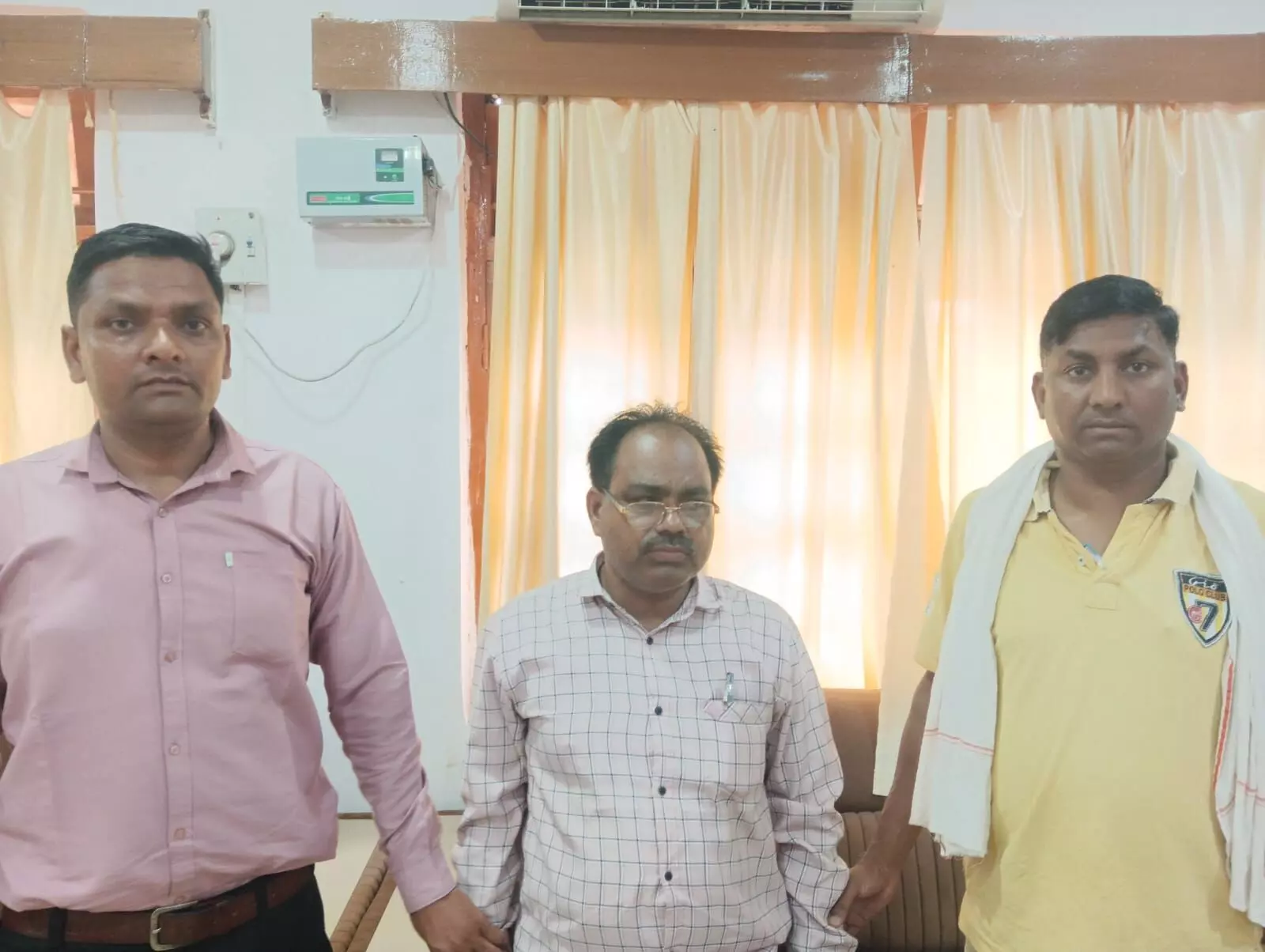 रिश्वत लेते पकड़ाया जिला अभियोजन अधिकारी रिश्वत लेते पकड़ाया जिला अभियोजन अधिकारी