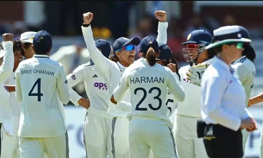 भारत की बेटियों ने रचा इतिहास, लॉर्ड्स का पहला महिला टेस्ट किया अपने नाम, इंग्लैंड को 270 रन से दी मात भारत की बेटियों ने रचा इतिहास, लॉर्ड्स का पहला महिला टेस्ट किया अपने नाम, इंग्लैंड को 270 रन से दी मात