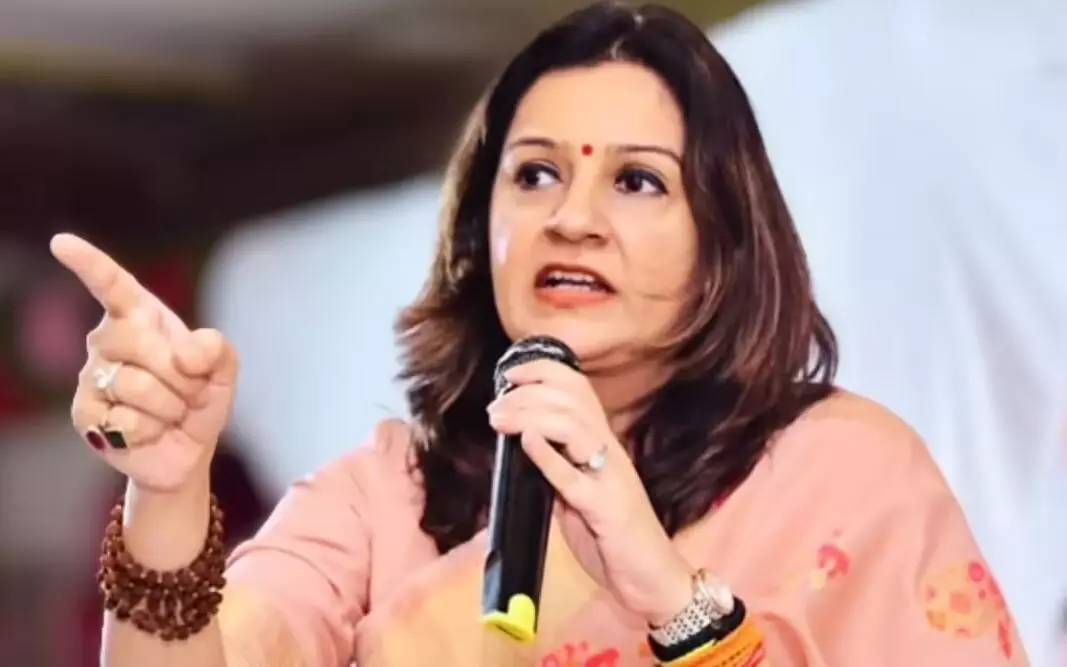 नितेश राणे के विपक्ष को औरंगजेब का वंशज बताने पर प्रियंका चतुर्वेदी ने दिया जवाब, पद की गरिमा नहीं समझते