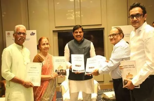 मुख्यमंत्री डॉ. यादव को समान नागरिक संहिता का 3 खंड का फाइनल प्रतिवेदन सौंपा