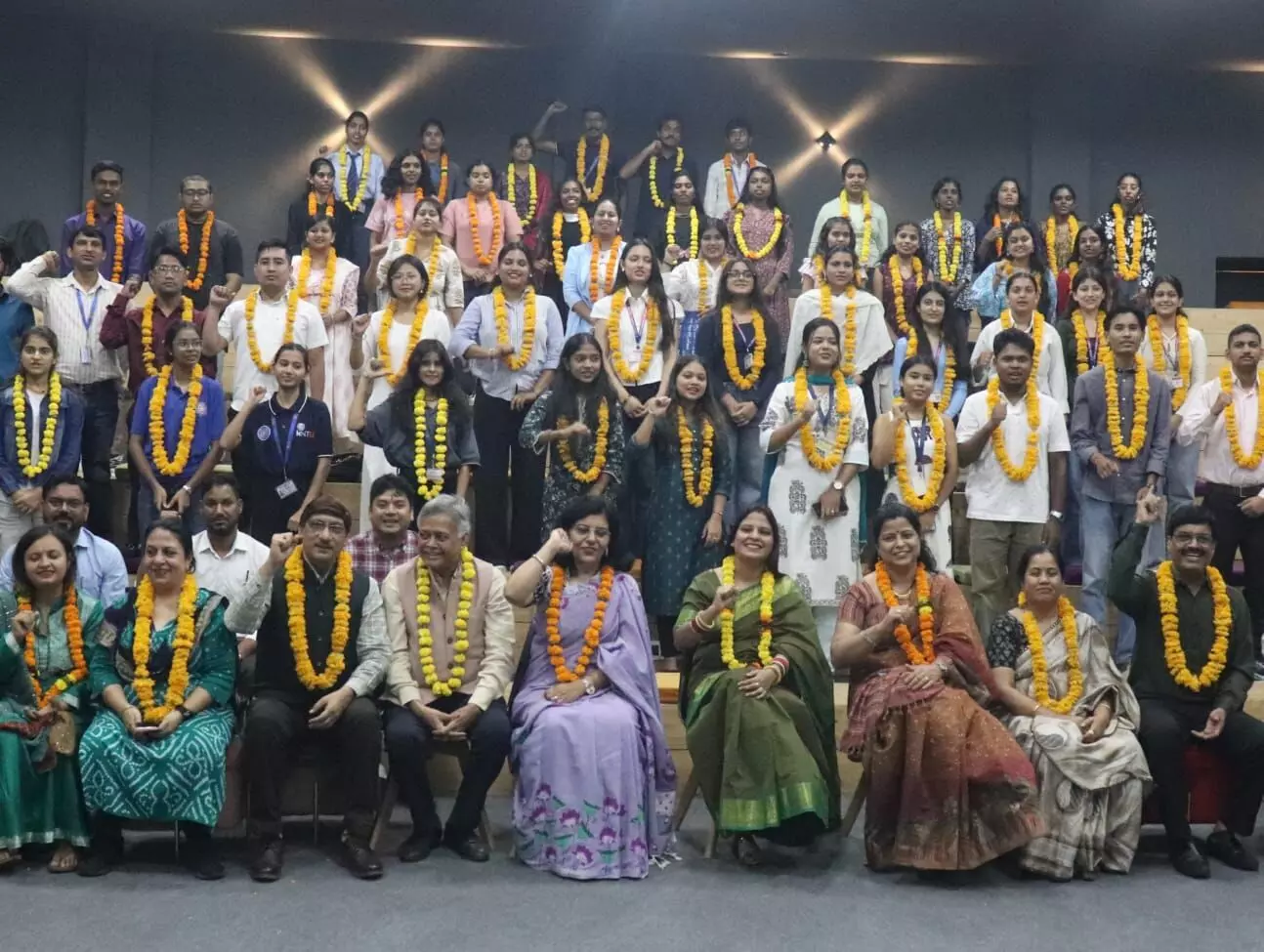 रबीन्द्रनाथ टैगोर विश्वविद्यालय में हुआ नौ दिवसीय राष्ट्रीय छात्र अध्ययन यात्रा का भव्य शुभारंभ रबीन्द्रनाथ टैगोर विश्वविद्यालय में हुआ नौ दिवसीय राष्ट्रीय छात्र अध्ययन यात्रा का भव्य शुभारंभ
