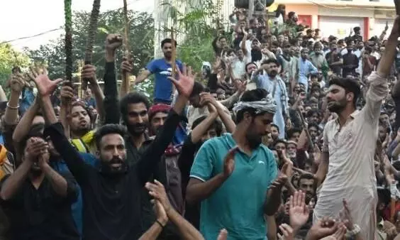 पाकिस्तान सरकार पर फूटा लोगों का गुस्सा, सड़कों पर उतरा जनसैलाब, इन मांगों को लेकर भारी आक्रोश, सेना ने इलाके को घेरा