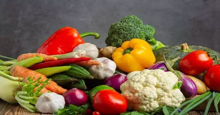 पालक से लेकर पत्तागोभी तक बारिश में इन सब्जियों से बना लें दूरी, हेल्थ को पहुंचा सकती हैं भारी नुकसान पालक से लेकर पत्तागोभी तक बारिश में इन सब्जियों से बना लें दूरी, हेल्थ को पहुंचा सकती हैं भारी नुकसान