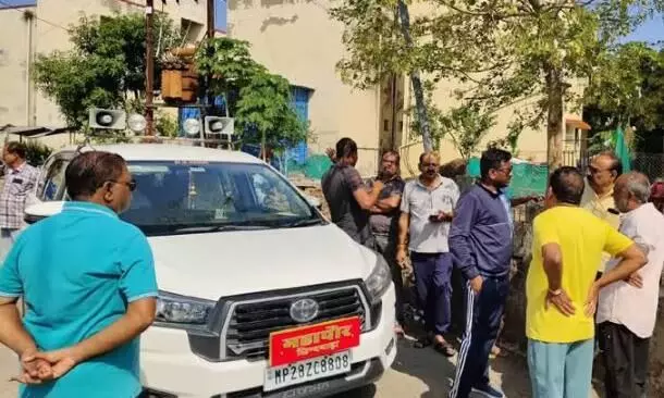 भोपाल में मजिस्ट्रियल चेकिंग के दौरान छिंदवाड़ा महापौर आहके के वाहन पर 3 हजार का चालान