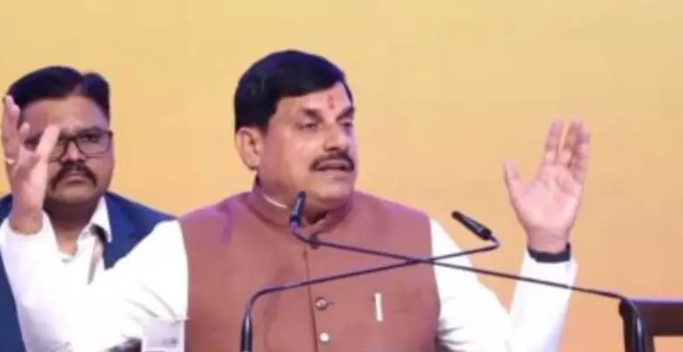 नशे के खिलाफ जीरो टॉलरेंस नीति, अवैध कारोबारी गिरोह पर सख्त कार्रवाई के निर्देश नशे के खिलाफ जीरो टॉलरेंस नीति, अवैध कारोबारी गिरोह पर सख्त कार्रवाई के निर्देश