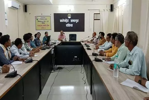 दतिया उपचुनाव निगरानी के लिए एसएसटी, वीएसटी और फ्लाइंग स्क्वॉड किए तैनात दतिया उपचुनाव निगरानी के लिए एसएसटी, वीएसटी और फ्लाइंग स्क्वॉड किए तैनात