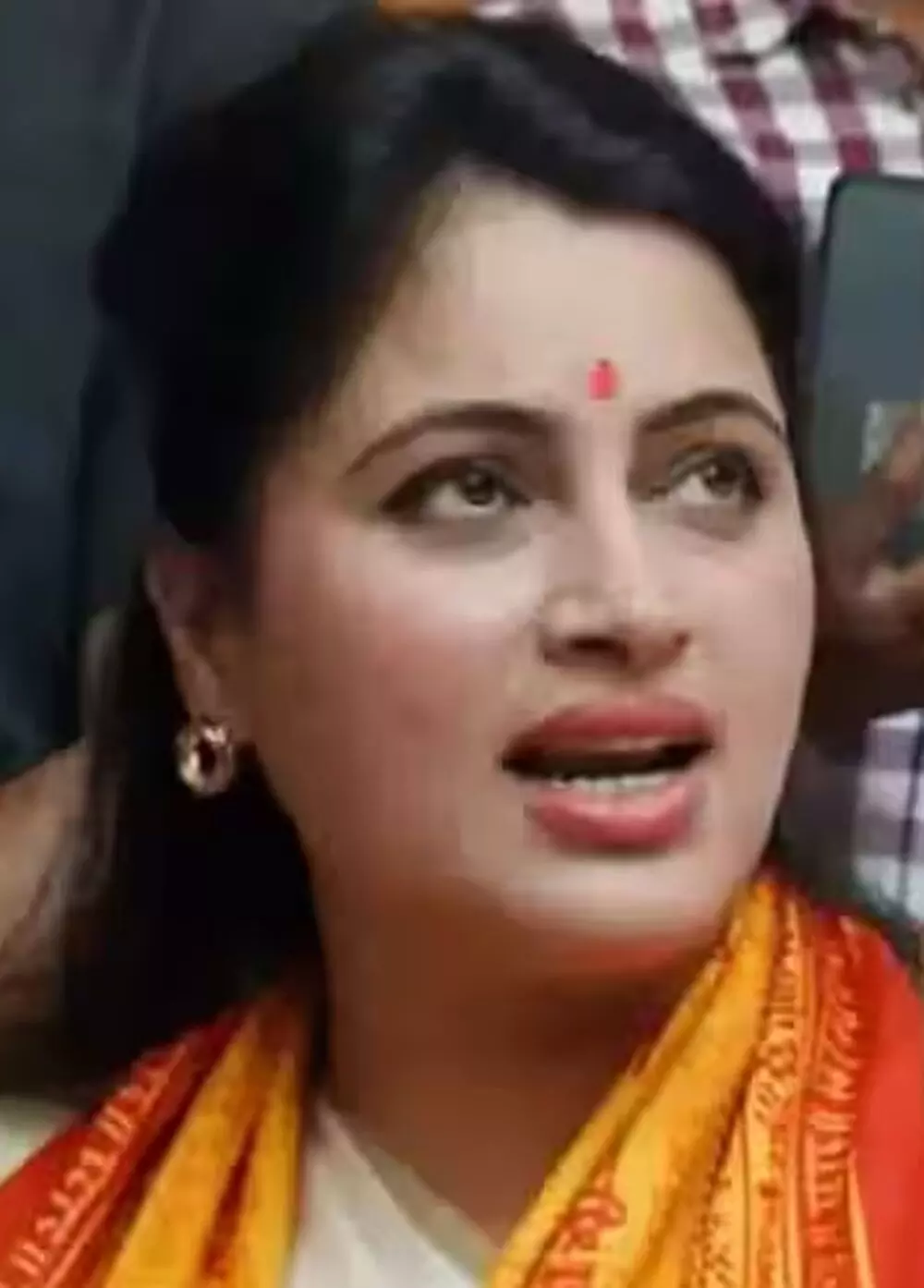 उद्धव ठाकरे के समांतर हनुमान चालीसा पाठ करेंगी नवनीत राणा उद्धव ठाकरे के समांतर हनुमान चालीसा पाठ करेंगी नवनीत राणा