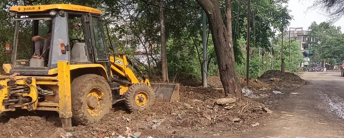अतिक्रमण पर वन विभाग ने चलवाया बुलडोजर, 1.02 हेक्टे. भूमि को करवाया खाली अतिक्रमण पर वन विभाग ने चलवाया बुलडोजर, 1.02 हेक्टे. भूमि को करवाया खाली