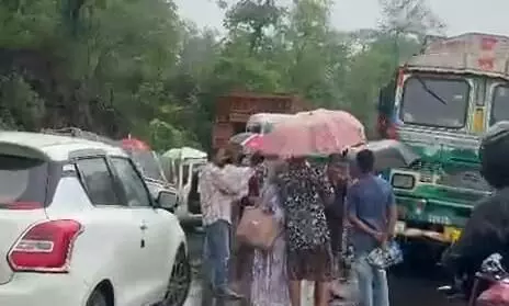 ट्राला ने पिकअप को मारी टक्कर, एक की मौत ट्राला ने पिकअप को मारी टक्कर, एक की मौत