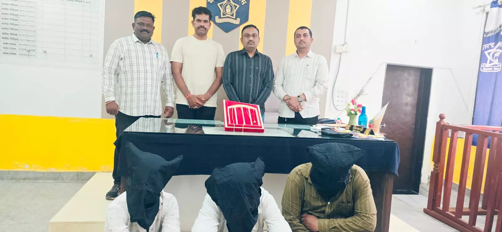 पालकी की भीड़ में श्रद्धालुओं के गहनों पर चोरों का हाथ साफ, तीन आरोपी गिरफ्तार पालकी की भीड़ में श्रद्धालुओं के गहनों पर चोरों का हाथ साफ, तीन आरोपी गिरफ्तार