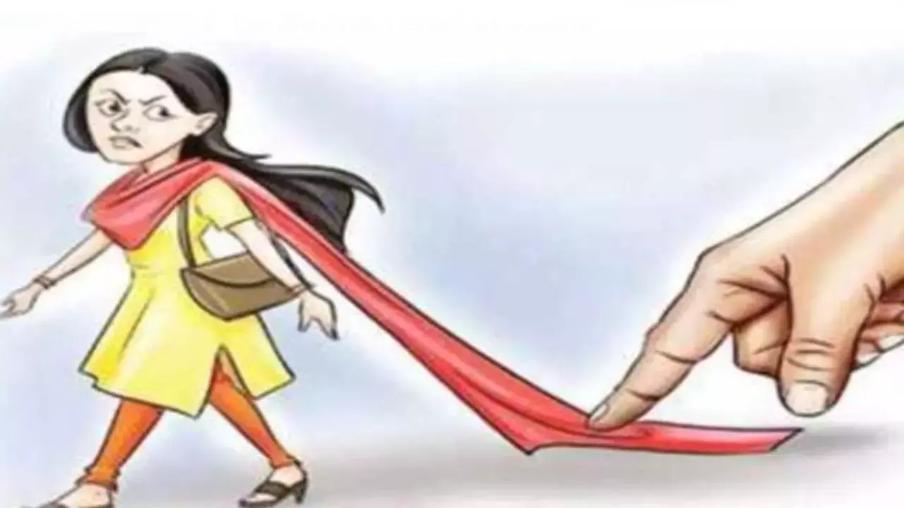 साप्ताहिक बाजार में नाबालिग से छेड़छाड़, विरोध करने पर मामा का सिर फोड़ा साप्ताहिक बाजार में नाबालिग से छेड़छाड़, विरोध करने पर मामा का सिर फोड़ा