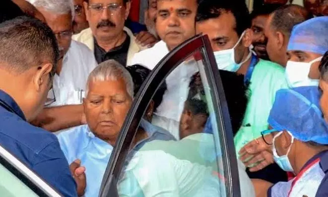 पूर्व सीएम लालू यादव की बिगड़ी तबीयत, पटना के IGIMS में भर्ती, राबड़ी देवी और तेज प्रताप अस्पताल पहुंचे