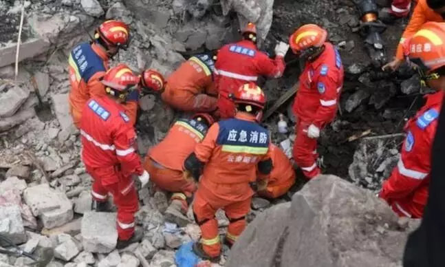 चीन में लैंडस्लाइट से 8 लोगों की मौत, 34 लापता, रेस्क्यू ऑपरेशन जारी चीन में लैंडस्लाइट से 8 लोगों की मौत, 34 लापता, रेस्क्यू ऑपरेशन जारी