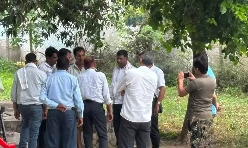2 हजार की रिश्वत लेते फारेस्ट के बीट गार्ड को रीवा लोकायुक्त ने रंगेहाथ पकड़ा 2 हजार की रिश्वत लेते फारेस्ट के बीट गार्ड को रीवा लोकायुक्त ने रंगेहाथ पकड़ा
