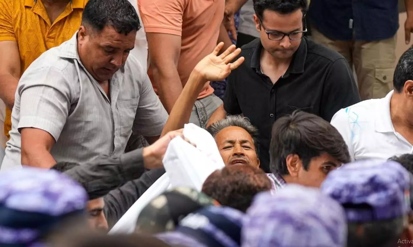 सोनम वांगचुक के अनशन को विदेश में मिला सपोर्ट, धर्मेंद्र प्रधान के इस्तीफे की मांग, PM मोदी को लिखा लेटर सोनम वांगचुक के अनशन को विदेश में मिला सपोर्ट, धर्मेंद्र प्रधान के इस्तीफे की मांग, PM मोदी को लिखा लेटर