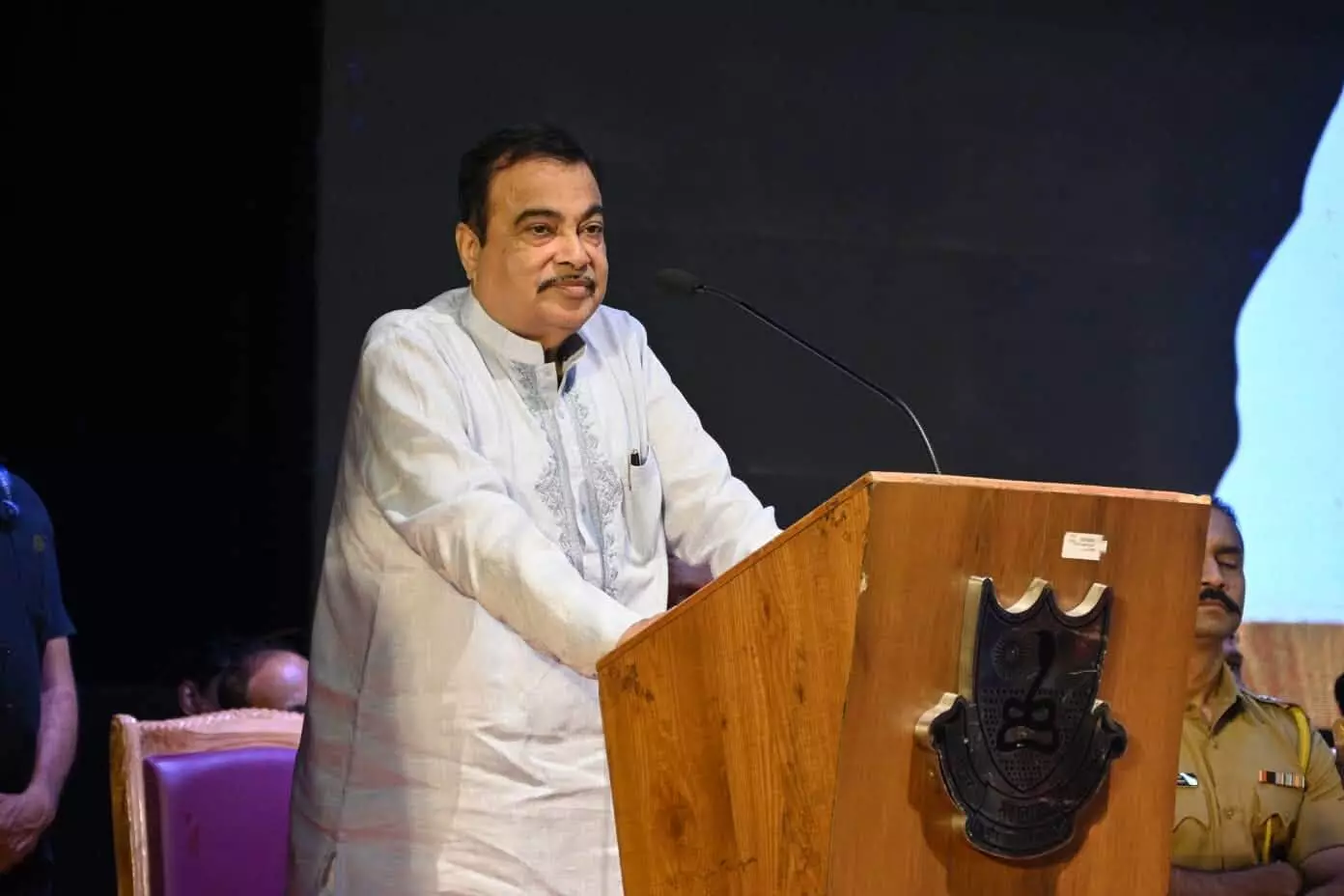नितिन गडकरी ने खुद खोला फिटनेस सीक्रेट, अमिताभ बच्चन भी कर चुके हैं तारीफ नितिन गडकरी ने खुद खोला फिटनेस सीक्रेट, अमिताभ बच्चन भी कर चुके हैं तारीफ