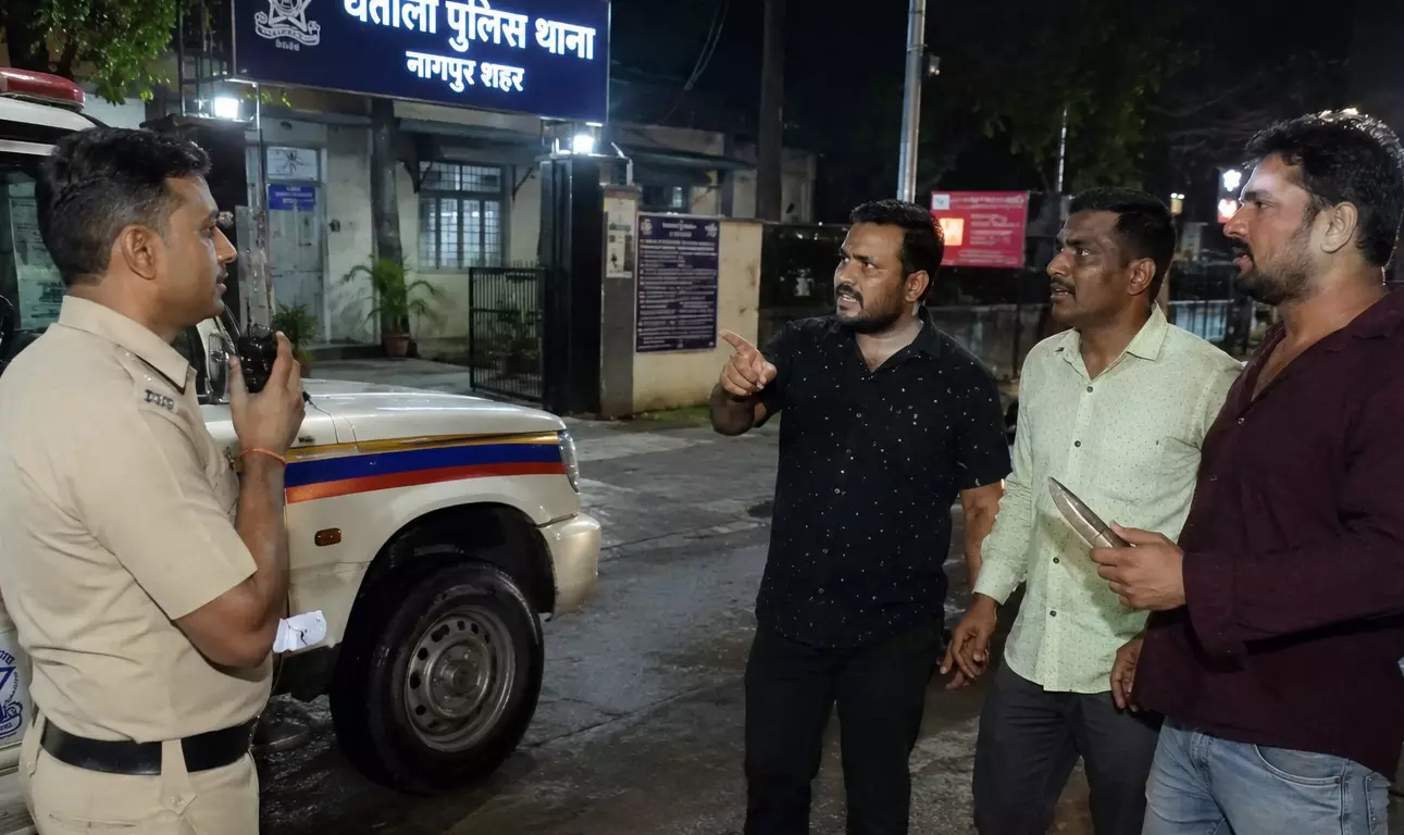 नागपुर में थाने से चंद कदम दूर गश्ती पर तैनात पुलिस हवलदार पर हमला नागपुर में थाने से चंद कदम दूर गश्ती पर तैनात पुलिस हवलदार पर हमला