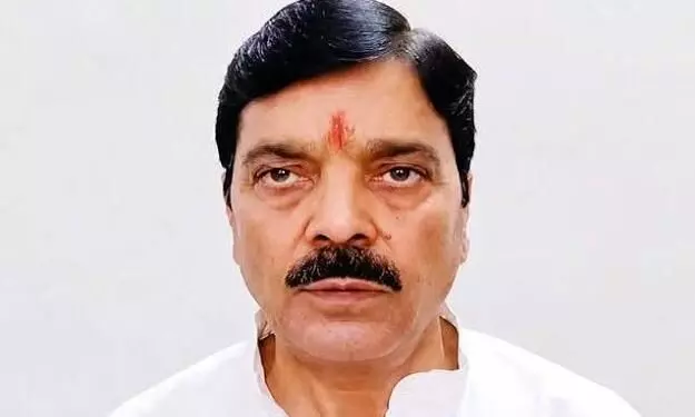 कांग्रेस से नाराजगी खत्म! पार्टी के कार्यक्रम में पहुंचे अवधेश नायक, बीजेपी प्रत्याशी से मीटिंग के बाद लग रही थीं घर वापसी की अटकलें कांग्रेस से नाराजगी खत्म! पार्टी के कार्यक्रम में पहुंचे अवधेश नायक, बीजेपी प्रत्याशी से मीटिंग के बाद लग रही थीं घर वापसी की अटकलें