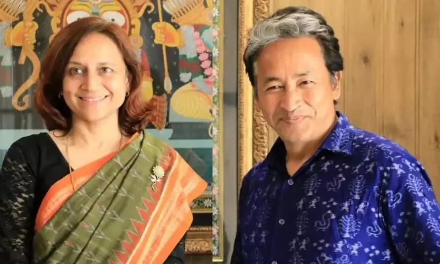 सोनम वांगचुक की जबरन हिरासत को लेकर पत्नी गीतांजलि ने खटखटाया हाई कोर्ट का दरवाजा, तत्काल सुनवाई की मांग करते हुए दायर की याचिका सोनम वांगचुक की जबरन हिरासत को लेकर पत्नी गीतांजलि ने खटखटाया हाई कोर्ट का दरवाजा, तत्काल सुनवाई की मांग करते हुए दायर की याचिका