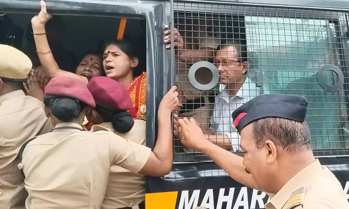 इथेनॉल मिश्रित पेट्रोल के विरोध में सड़क जाम, 11 आंदोलनकारियों पर केस दर्ज, सरकार पर लगाए गंभीर आरोप इथेनॉल मिश्रित पेट्रोल के विरोध में सड़क जाम, 11 आंदोलनकारियों पर केस दर्ज, सरकार पर लगाए गंभीर आरोप