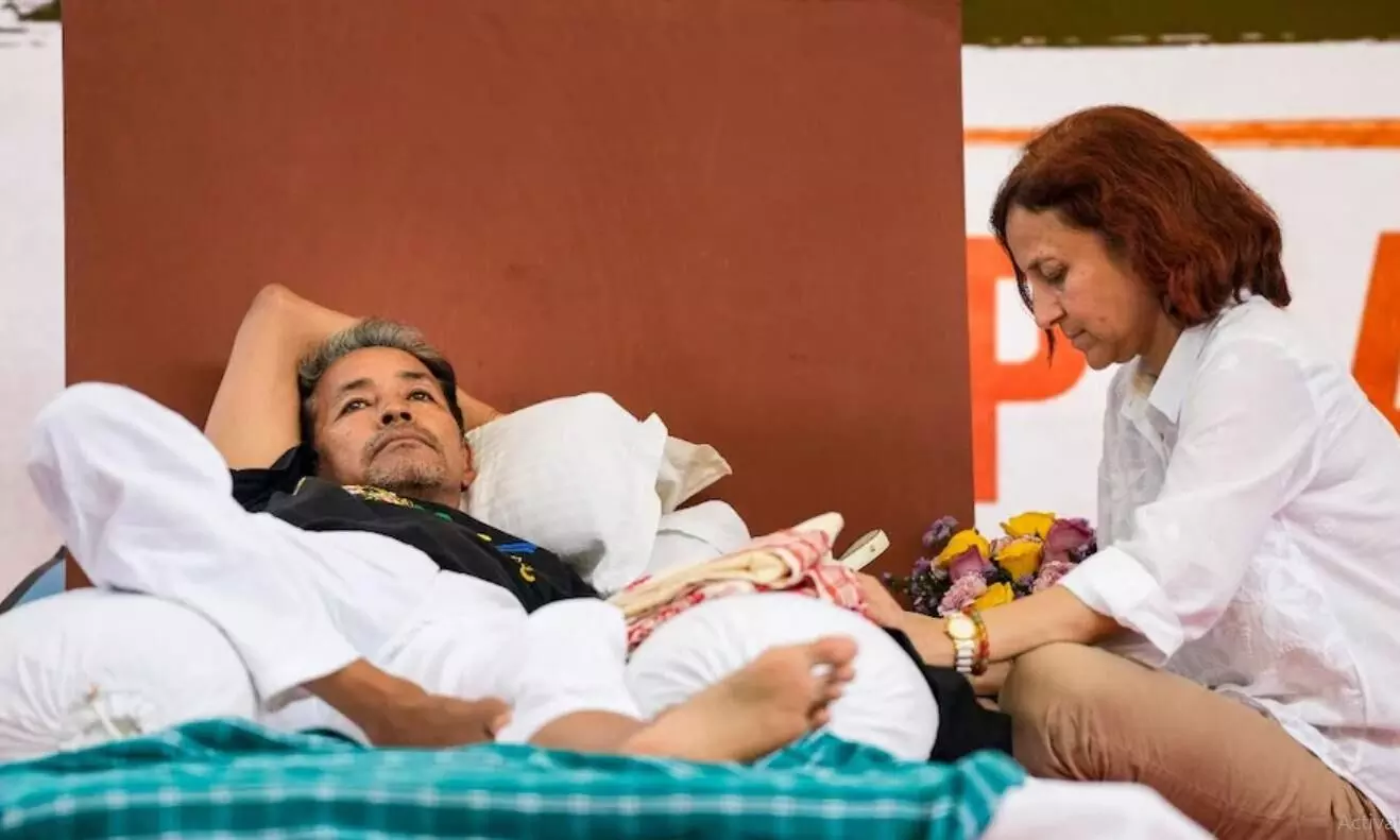 सोनम वांगचुक कब करेंगे अनशन खत्म? पत्नी गीतांजलि ने राजनीतिक दलों के सामने रखी ये शर्त सोनम वांगचुक कब करेंगे अनशन खत्म? पत्नी गीतांजलि ने राजनीतिक दलों के सामने रखी ये शर्त