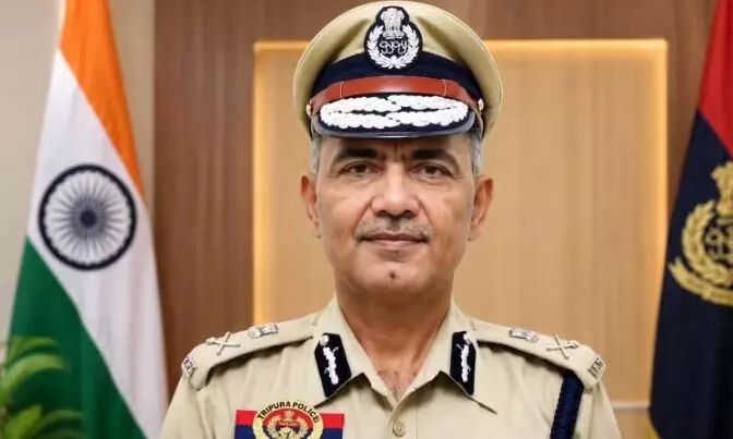 DGP अनुराग धनखड़ पुलिस मुख्यालय में मृत मिले, अचानक मौत से मचा हड़कंप, जांच में जुटे अधिकारी DGP अनुराग धनखड़ पुलिस मुख्यालय में मृत मिले, अचानक मौत से मचा हड़कंप, जांच में जुटे अधिकारी
