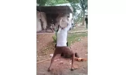 मंदिर परिसर में युवक पर लाठी-डंडों से हमला, 20 घंटे से बेहोश मंदिर परिसर में युवक पर लाठी-डंडों से हमला, 20 घंटे से बेहोश