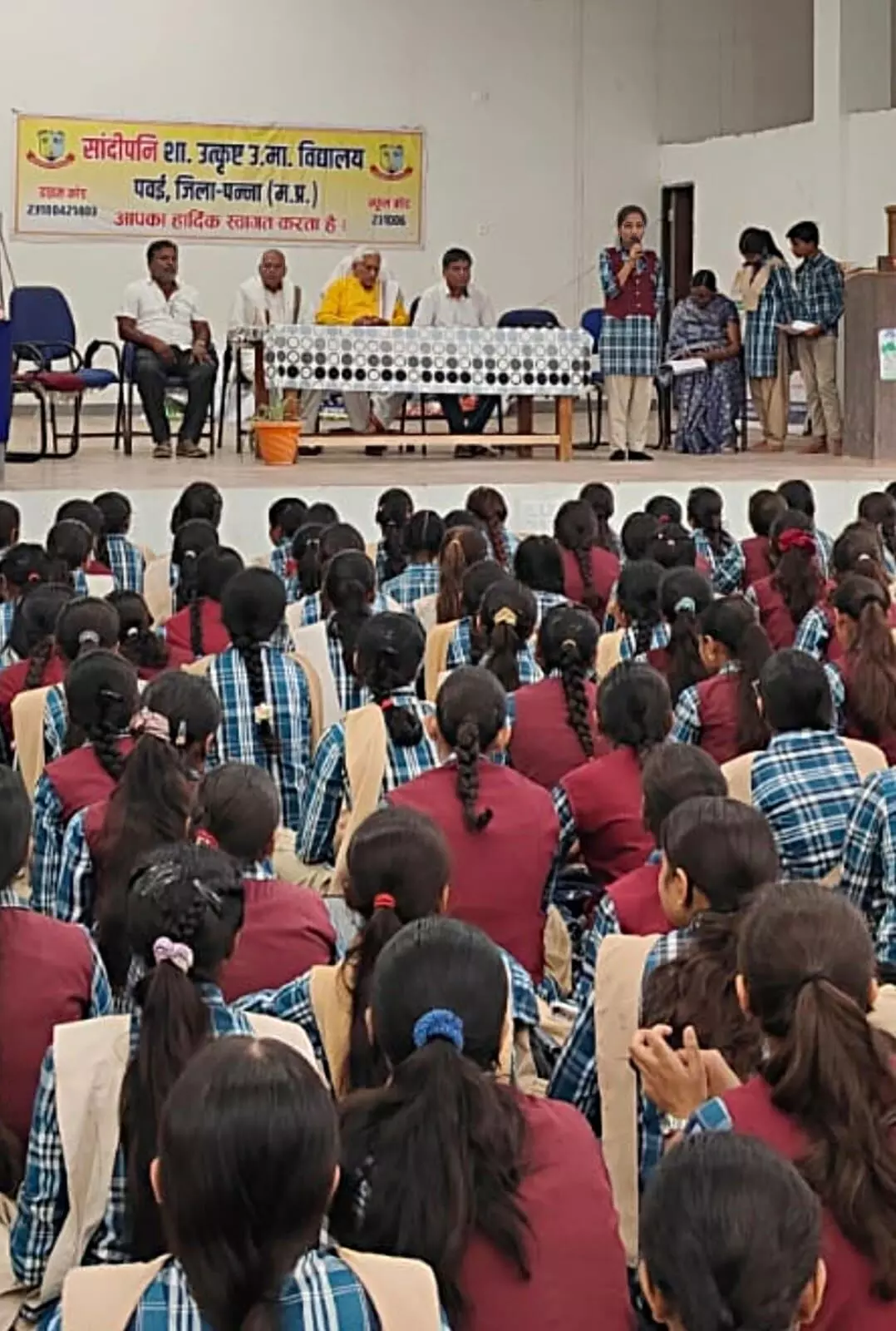 संस्कृत श्लोक, भजन और गुरु वंदना से गुंजायमान हुआ संदीपनी विद्यालय संस्कृत श्लोक, भजन और गुरु वंदना से गुंजायमान हुआ संदीपनी विद्यालय