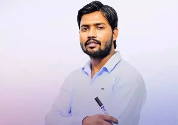 पॉडकास्ट में जीजा शब्द से बिफरी BJP, अब पूर्व मंत्री ने छात्रों से की ये अपील पॉडकास्ट में जीजा शब्द से बिफरी BJP, अब पूर्व मंत्री ने छात्रों से की ये अपील