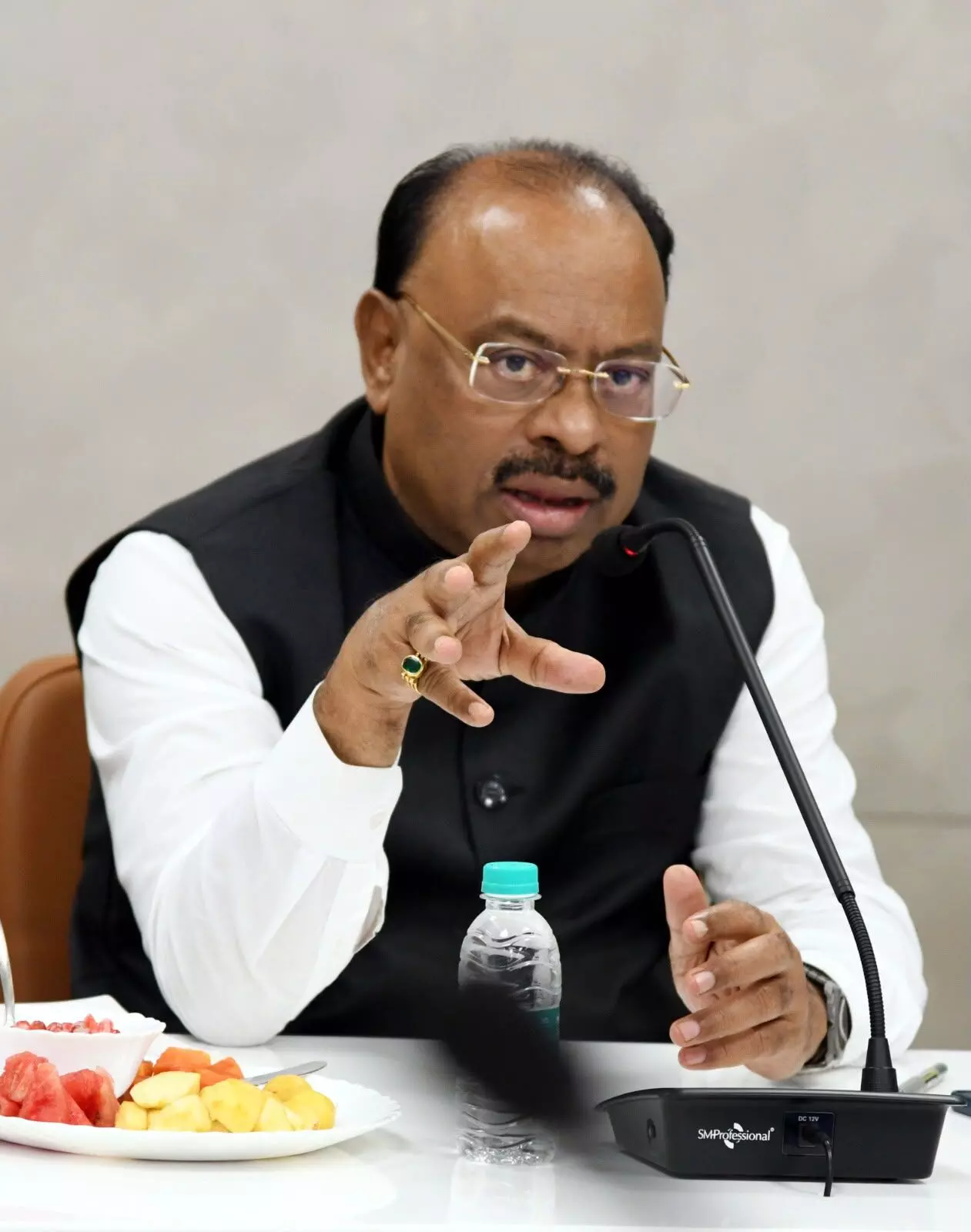 बावनकुले ने कहा - सरकारी कर्मचारियों पर हमले बर्दाश्त नहीं करेंगे, मुद्रांक विभाग के अधिकारियों से हड़ताल पर न जाने की अपील बावनकुले ने कहा - सरकारी कर्मचारियों पर हमले बर्दाश्त नहीं करेंगे, मुद्रांक विभाग के अधिकारियों से हड़ताल पर न जाने की अपील