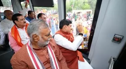 ई-बस से कैबिनेट में पहुंचे मुख्यमंत्री, सरकारी वाहन और सुरक्षा काफिला सीएम हाउस में ही छोड़ा ई-बस से कैबिनेट में पहुंचे मुख्यमंत्री, सरकारी वाहन और सुरक्षा काफिला सीएम हाउस में ही छोड़ा