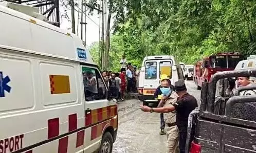 नामची की निर्माणाधीन टनल पर भूस्खलन, 7 की मौत, 20 अब भी दबे, रेस्क्यू जारी नामची की निर्माणाधीन टनल पर भूस्खलन, 7 की मौत, 20 अब भी दबे, रेस्क्यू जारी