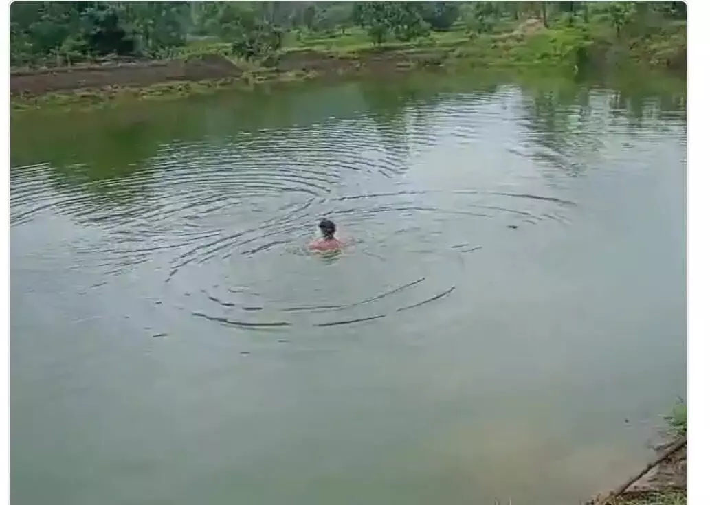 तालाब में नहाने उतरी दो महिलाएं डूबीं, एक की मौत तालाब में नहाने उतरी दो महिलाएं डूबीं, एक की मौत