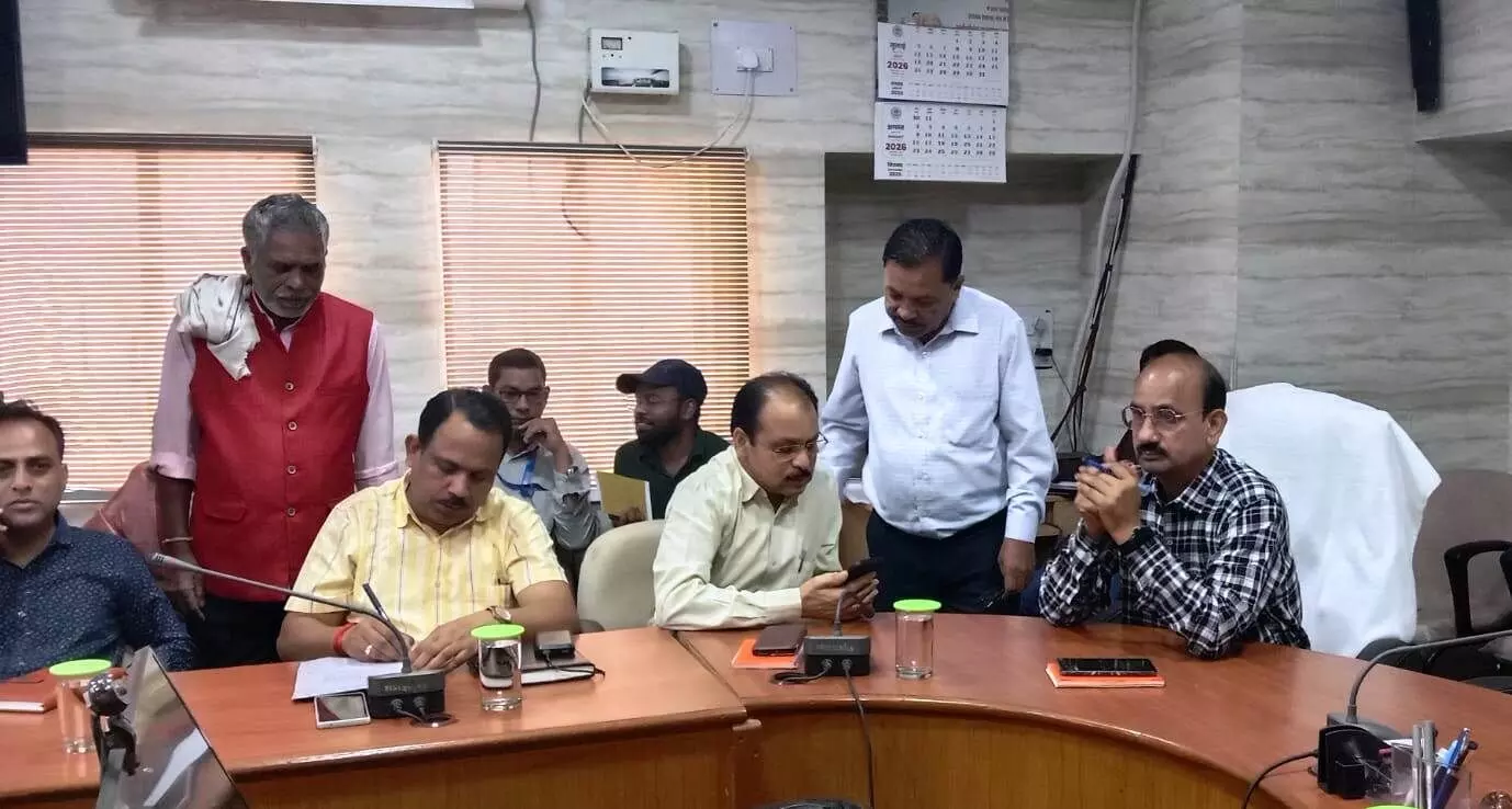 जनसुनवाई में सुनीं आमजन की समस्याएं, समय-सीमा में निराकरण के दिए निर्देश जनसुनवाई में सुनीं आमजन की समस्याएं, समय-सीमा में निराकरण के दिए निर्देश