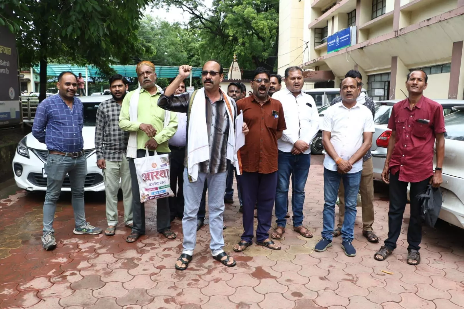 वेतन विसंगति दूर करें, लंबित भुगतान कराएं वेतन विसंगति दूर करें, लंबित भुगतान कराएं