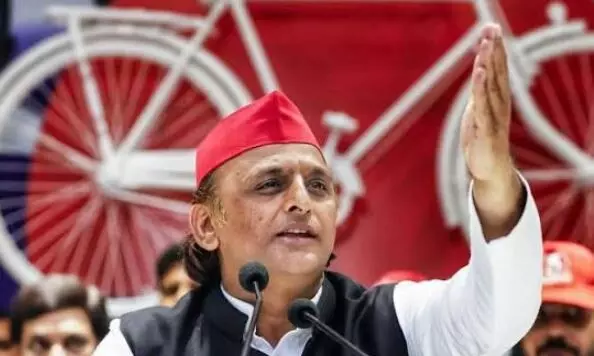 पुलिस हिरासत में आने के बाद अखिलेश यादव का वीडियो वायरल, पूछा - कहां ले जा रहे हो पुलिस भाई पुलिस हिरासत में आने के बाद अखिलेश यादव का वीडियो वायरल, पूछा - कहां ले जा रहे हो पुलिस भाई