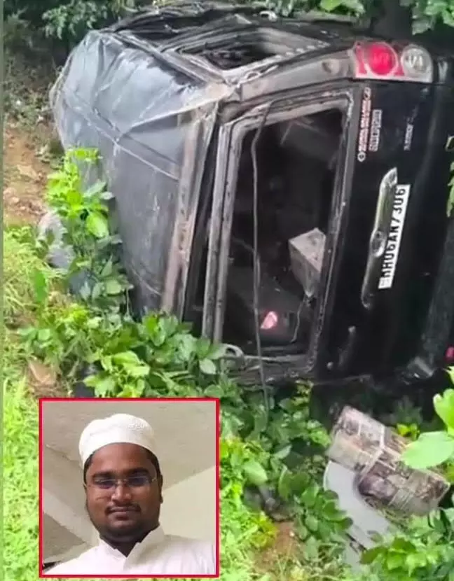 संगारेड्डी के पास कार पलटी, इमाम समेत परिवार के तीन लोगों की मौत, हज यात्रा से लौटे परिजनों को हवाई अड्डे से लेने जा रहे थे संगारेड्डी के पास कार पलटी, इमाम समेत परिवार के तीन लोगों की मौत, हज यात्रा से लौटे परिजनों को हवाई अड्डे से लेने जा रहे थे