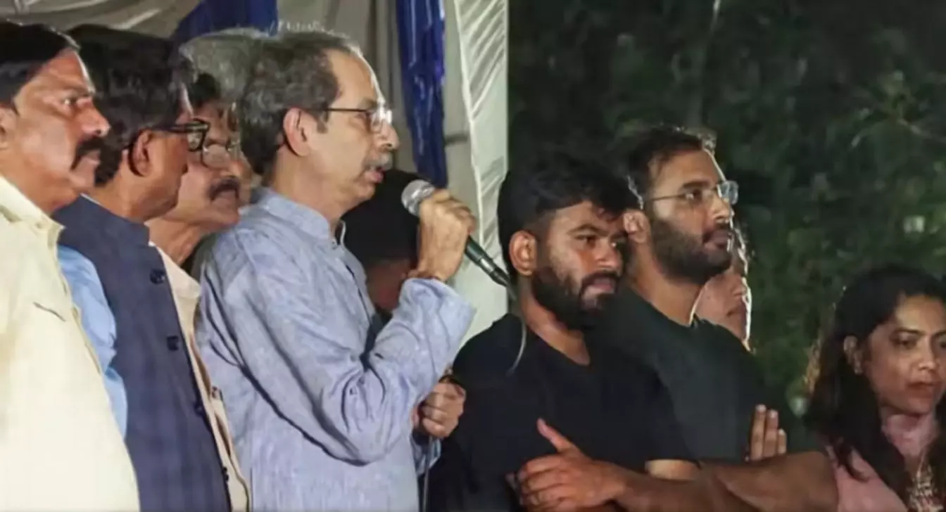 CJP के समर्थन में उतरी शिवसेना (यूबीटी), जंतर मंतर पर उद्धव ठाकरे ने कहा - एक इस्तीफे से काम नहीं चलेगा, जब तक... CJP के समर्थन में उतरी शिवसेना (यूबीटी), जंतर मंतर पर उद्धव ठाकरे ने कहा - एक इस्तीफे से काम नहीं चलेगा, जब तक...
