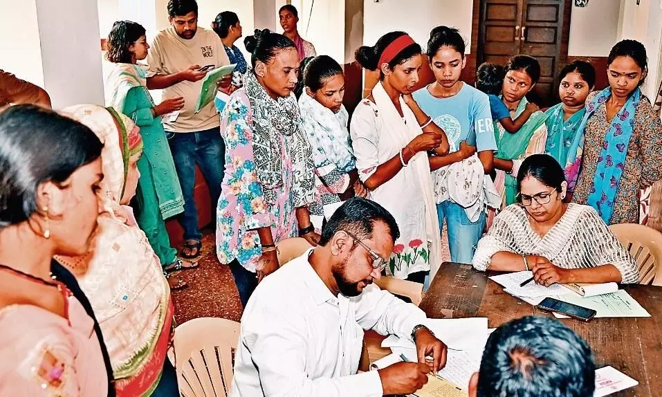 असहाय महिलाओं के आश्रय स्थल से जबरन ले गईं सामग्री