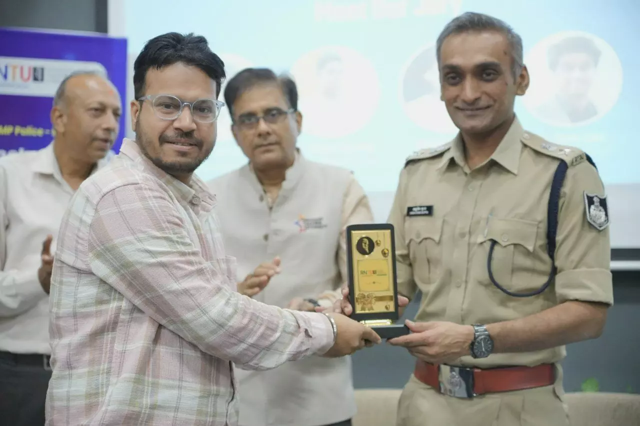 आरएनटीयू में सेफ क्लिक हैकाथॉन 2.0 का आयोजन, साइबर सुरक्षा के नवाचारों पर 28 टीमों ने दिखाई प्रतिभा